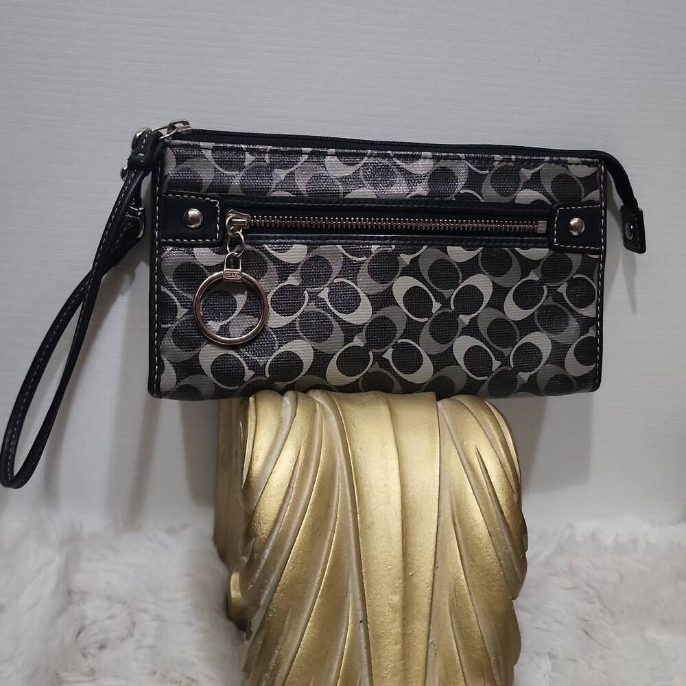 Coach Signature C Zippy Clutch Wallet Wristlet